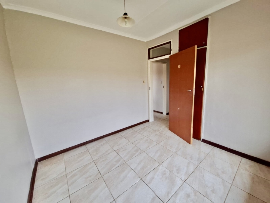 1 Bedroom Property for Sale in Schuinshoogte KwaZulu-Natal