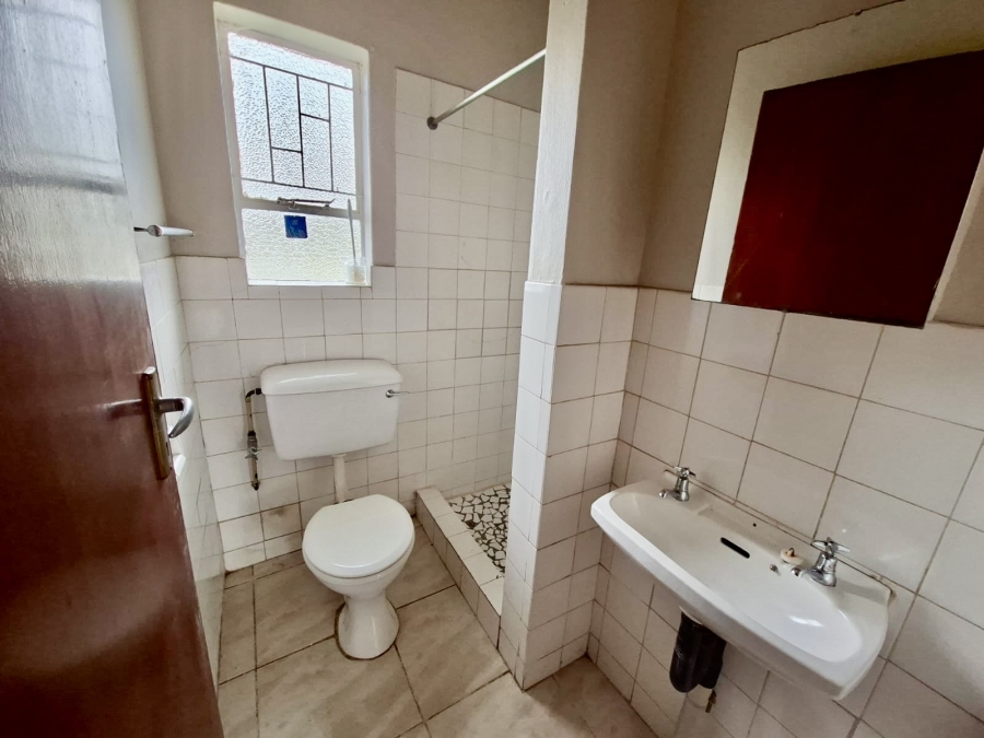 1 Bedroom Property for Sale in Schuinshoogte KwaZulu-Natal