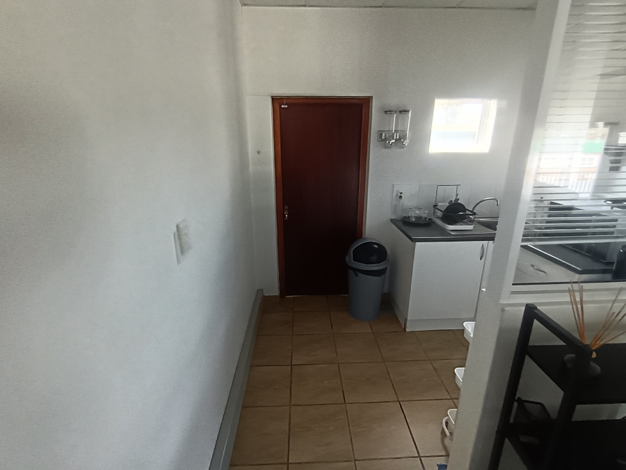 To Let Commercial Property for Rent in Mount Edgecombe KwaZulu-Natal
