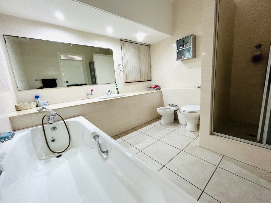 To Let 3 Bedroom Property for Rent in Umhlanga KwaZulu-Natal