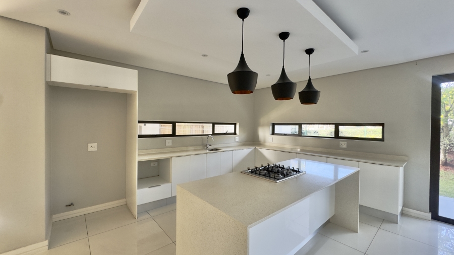 5 Bedroom Property for Sale in Izinga KwaZulu-Natal