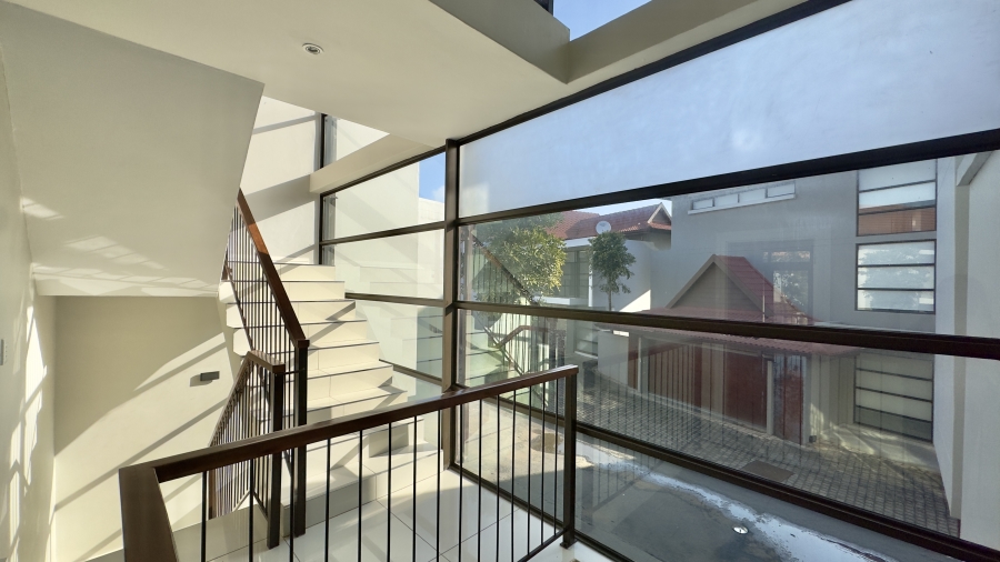 5 Bedroom Property for Sale in Izinga KwaZulu-Natal