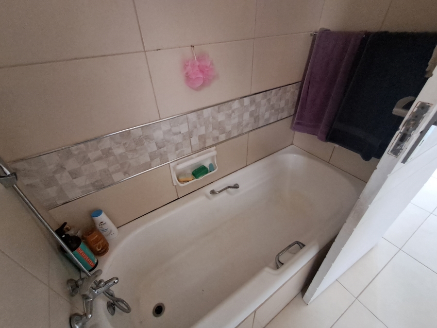 3 Bedroom Property for Sale in Huttenheights KwaZulu-Natal