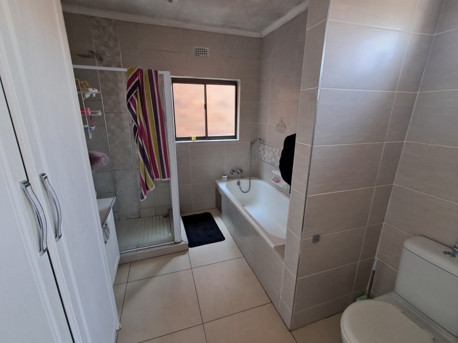 3 Bedroom Property for Sale in Huttenheights KwaZulu-Natal