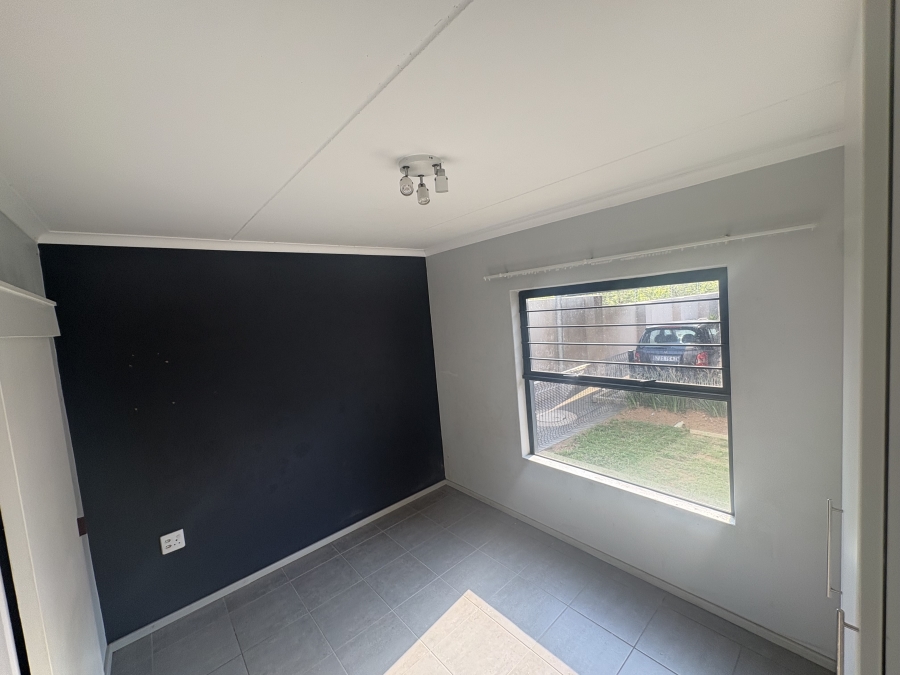 To Let 2 Bedroom Property for Rent in Umbogintwini KwaZulu-Natal