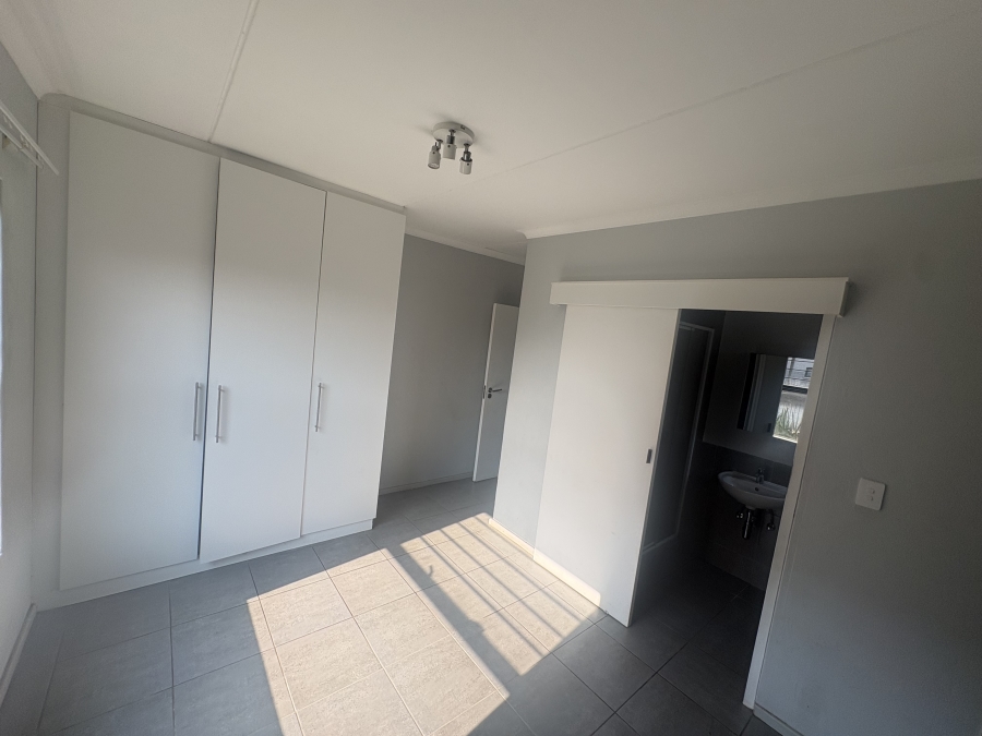 To Let 2 Bedroom Property for Rent in Umbogintwini KwaZulu-Natal