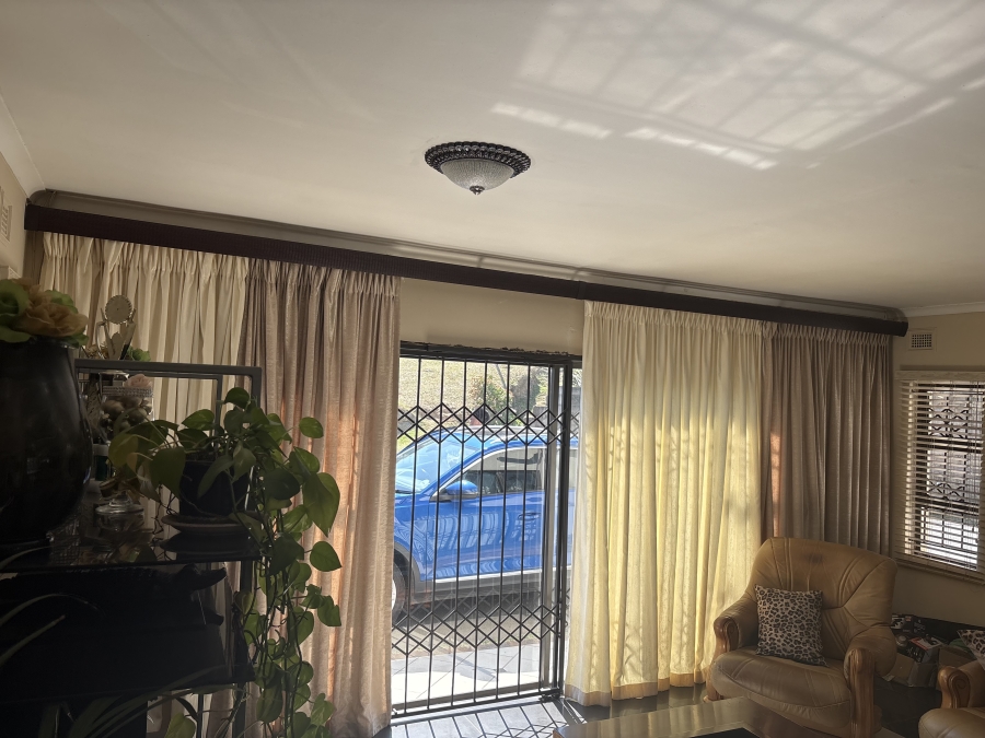 5 Bedroom Property for Sale in Doon Heights KwaZulu-Natal
