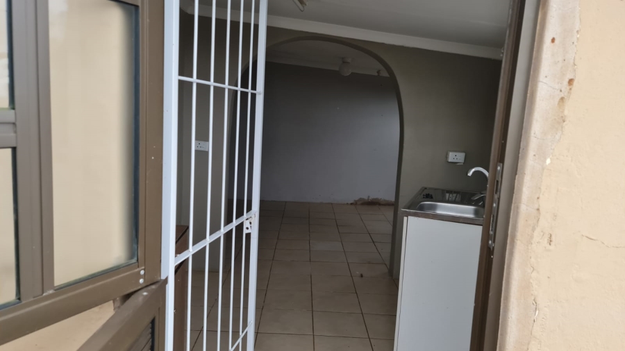 1 Bedroom Property for Sale in Montclair KwaZulu-Natal