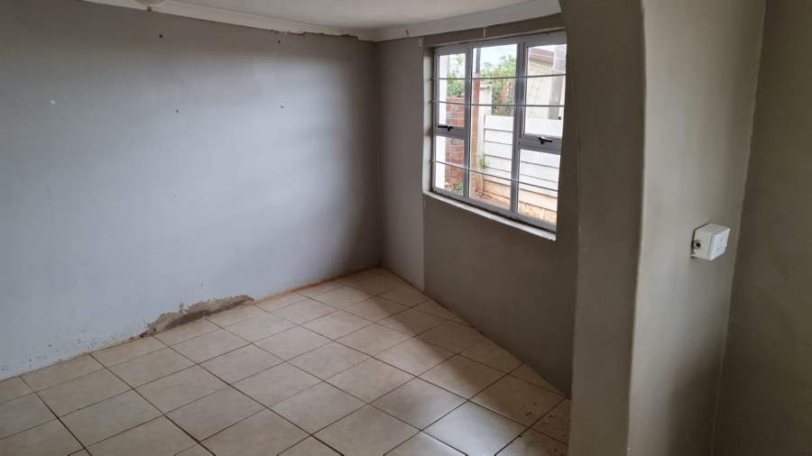 1 Bedroom Property for Sale in Montclair KwaZulu-Natal