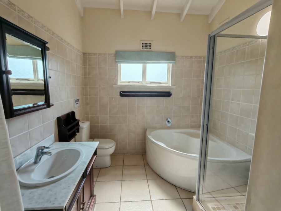 5 Bedroom Property for Sale in Greendale KwaZulu-Natal