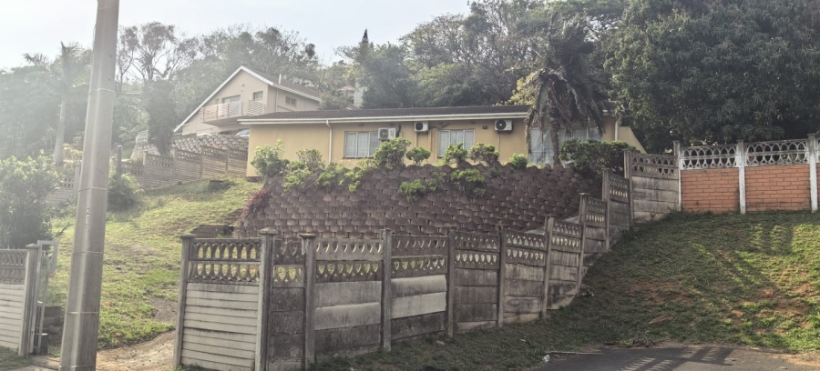 4 Bedroom Property for Sale in Treasure Beach KwaZulu-Natal