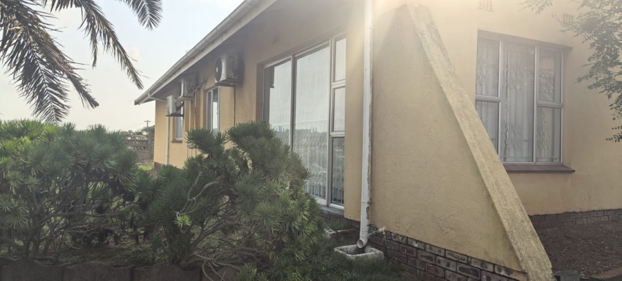4 Bedroom Property for Sale in Treasure Beach KwaZulu-Natal
