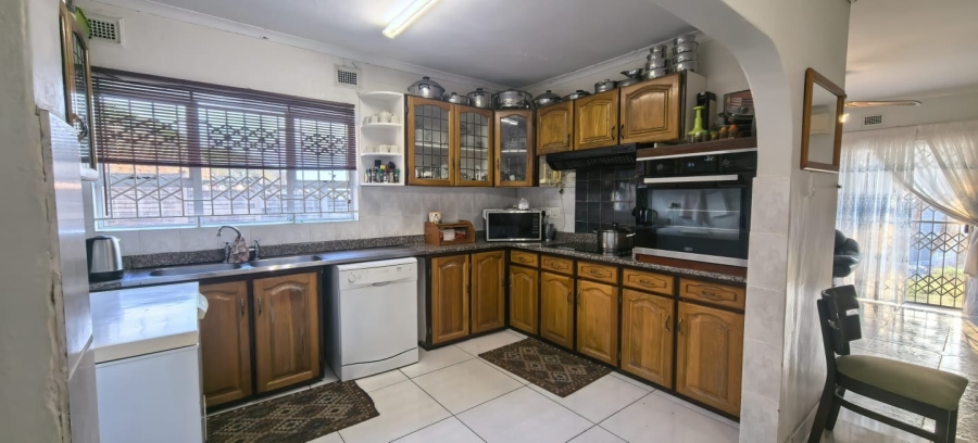 4 Bedroom Property for Sale in Treasure Beach KwaZulu-Natal