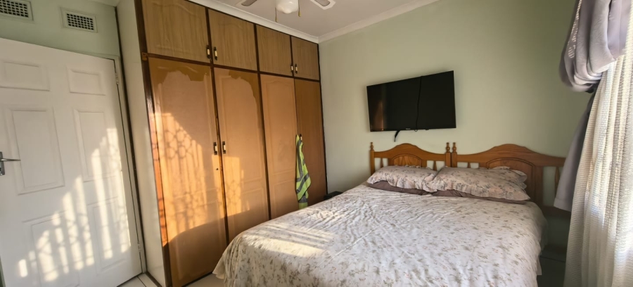 4 Bedroom Property for Sale in Treasure Beach KwaZulu-Natal