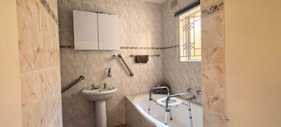 4 Bedroom Property for Sale in Treasure Beach KwaZulu-Natal