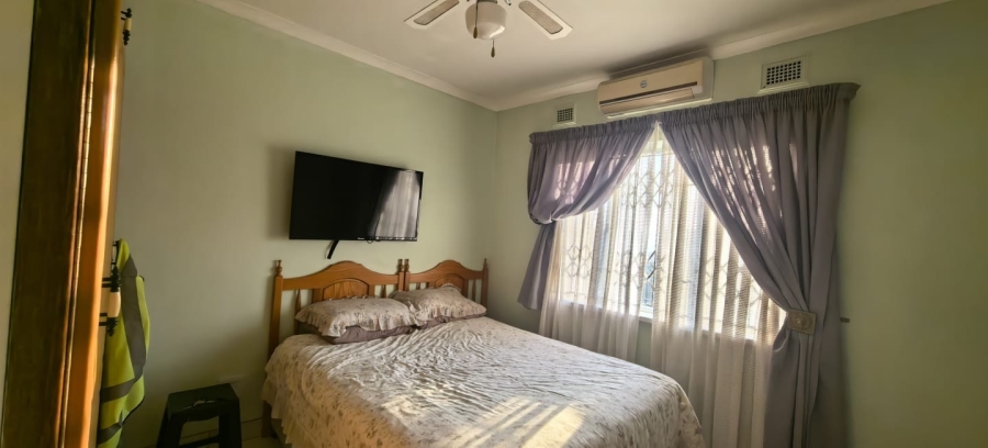 4 Bedroom Property for Sale in Treasure Beach KwaZulu-Natal