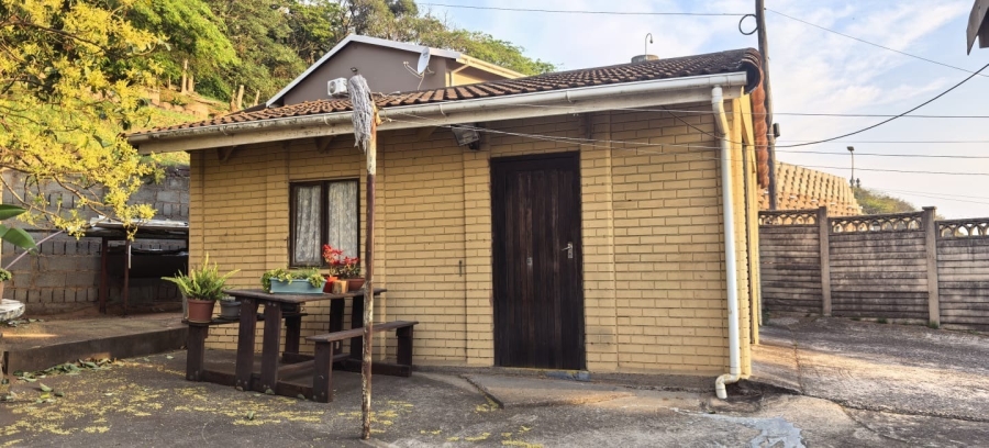 4 Bedroom Property for Sale in Treasure Beach KwaZulu-Natal