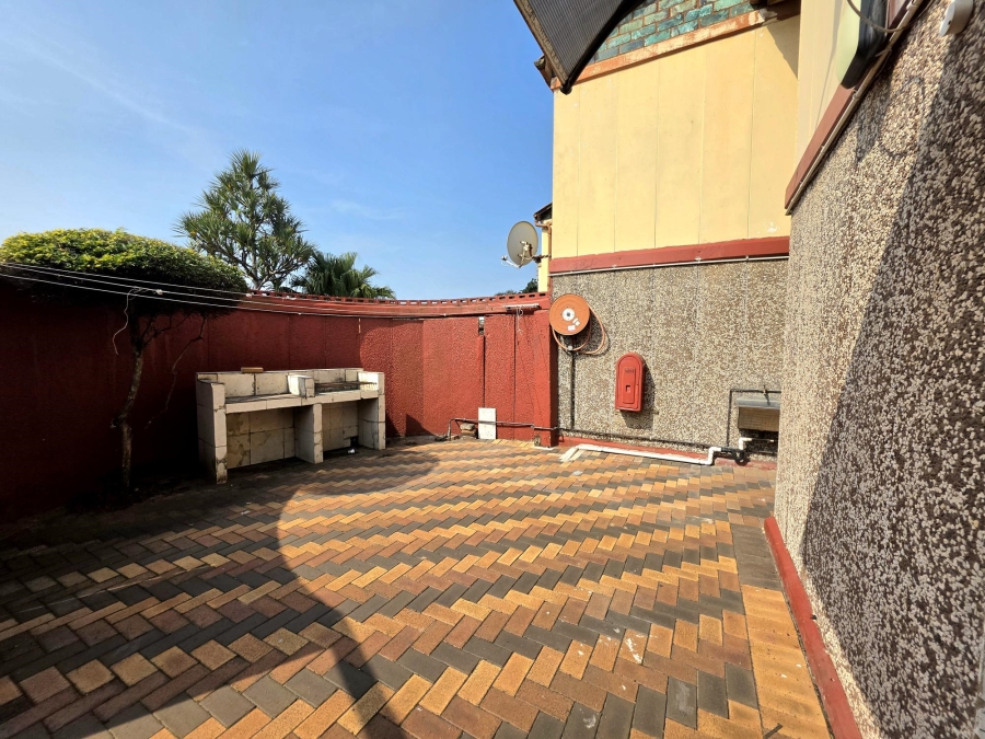 To Let 3 Bedroom Property for Rent in Montclair KwaZulu-Natal