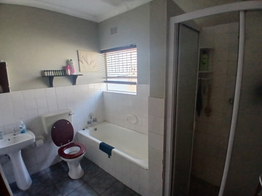 To Let 3 Bedroom Property for Rent in Huttenheights KwaZulu-Natal