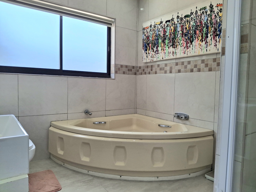 To Let 4 Bedroom Property for Rent in Ballito Central KwaZulu-Natal