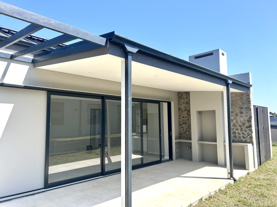 To Let 4 Bedroom Property for Rent in Elaleni Coastal Forest Estate KwaZulu-Natal