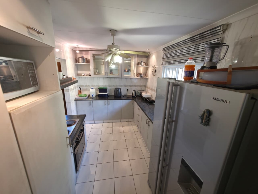 4 Bedroom Property for Sale in Amanzimtoti KwaZulu-Natal