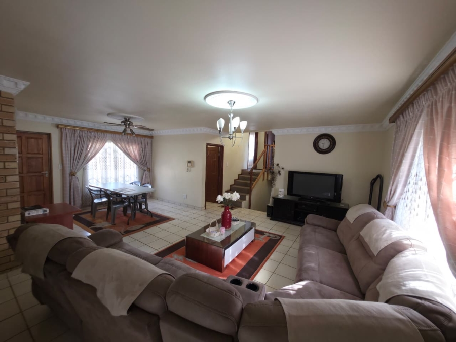 4 Bedroom Property for Sale in Amanzimtoti KwaZulu-Natal