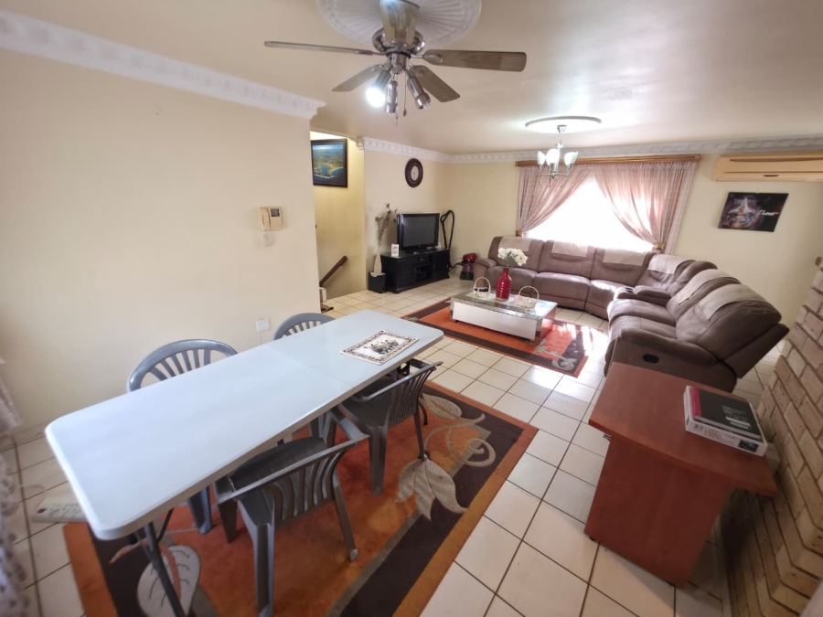 4 Bedroom Property for Sale in Amanzimtoti KwaZulu-Natal