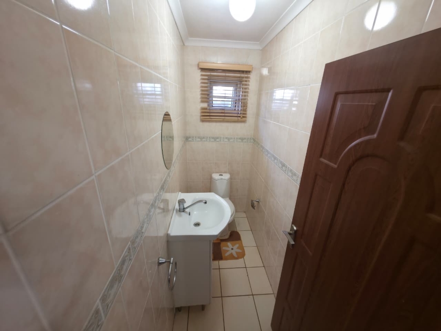 4 Bedroom Property for Sale in Amanzimtoti KwaZulu-Natal