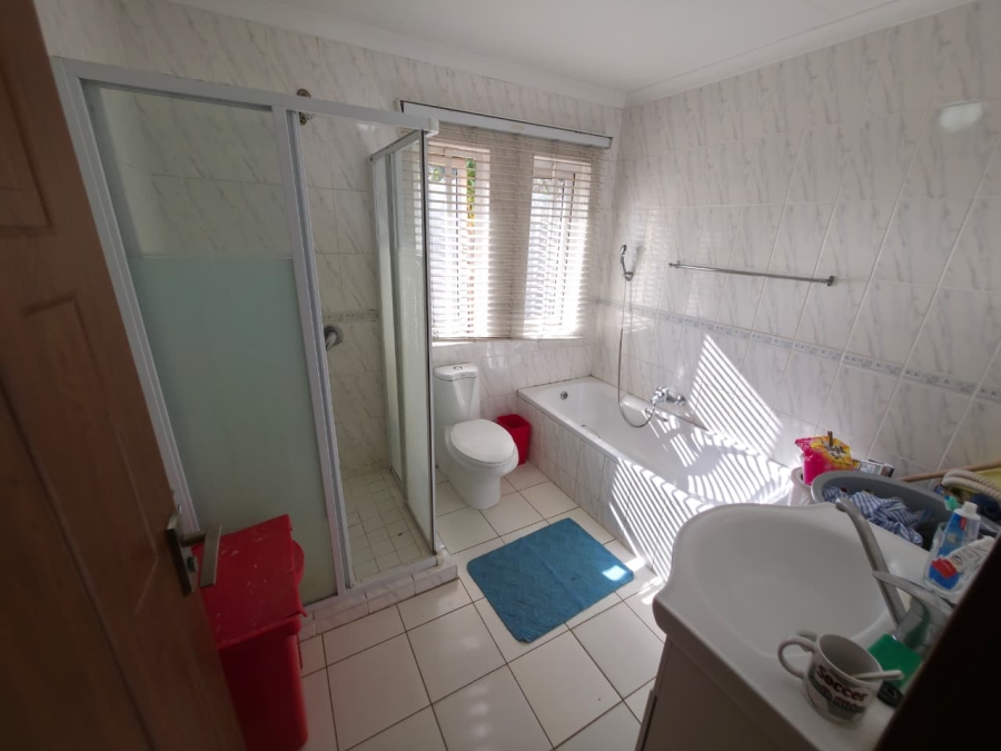 4 Bedroom Property for Sale in Amanzimtoti KwaZulu-Natal