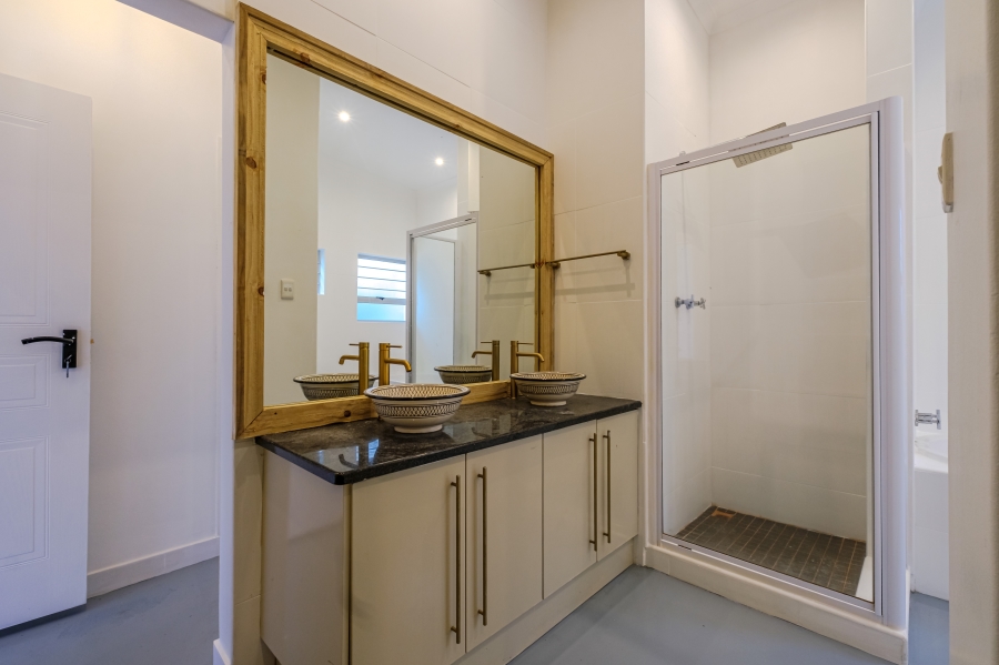 5 Bedroom Property for Sale in Ballito Central KwaZulu-Natal