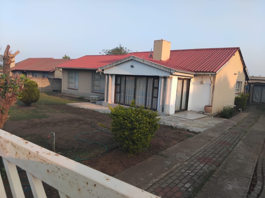 4 Bedroom Property for Sale in Ncandu Park KwaZulu-Natal