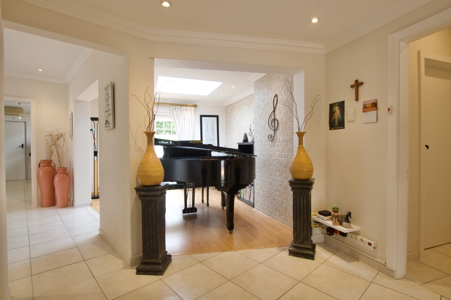 5 Bedroom Property for Sale in Cowies Hill KwaZulu-Natal