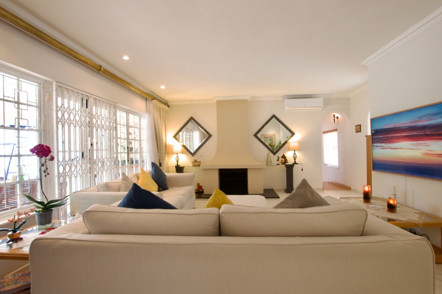 5 Bedroom Property for Sale in Cowies Hill KwaZulu-Natal