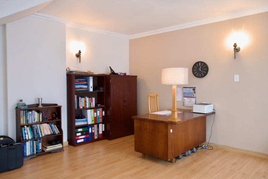 5 Bedroom Property for Sale in Cowies Hill KwaZulu-Natal