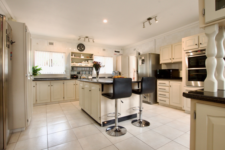 5 Bedroom Property for Sale in Cowies Hill KwaZulu-Natal