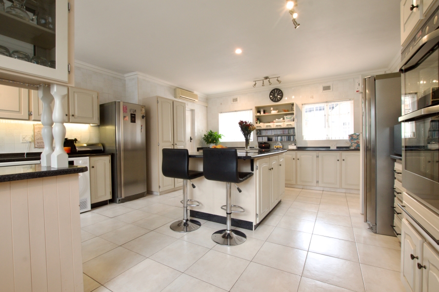 5 Bedroom Property for Sale in Cowies Hill KwaZulu-Natal