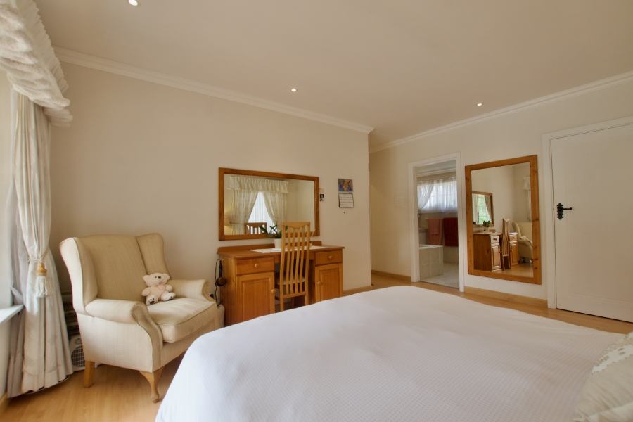5 Bedroom Property for Sale in Cowies Hill KwaZulu-Natal