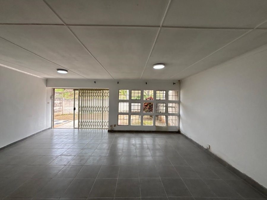 2 Bedroom Property for Sale in Sherwood KwaZulu-Natal