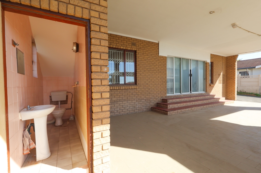 9 Bedroom Property for Sale in Park Rynie KwaZulu-Natal
