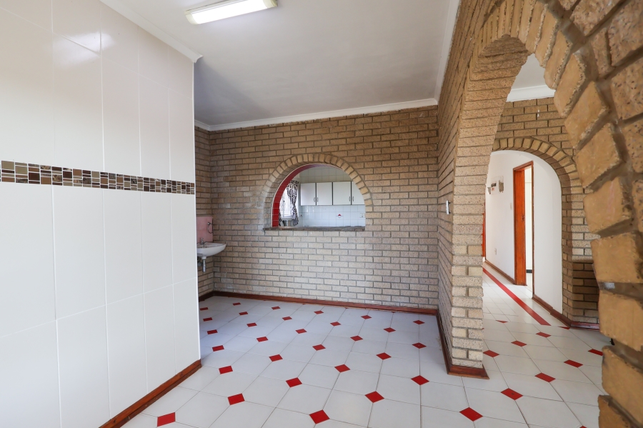 9 Bedroom Property for Sale in Park Rynie KwaZulu-Natal