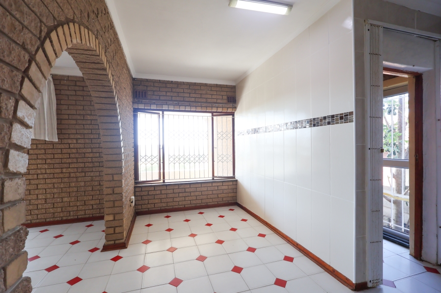 9 Bedroom Property for Sale in Park Rynie KwaZulu-Natal