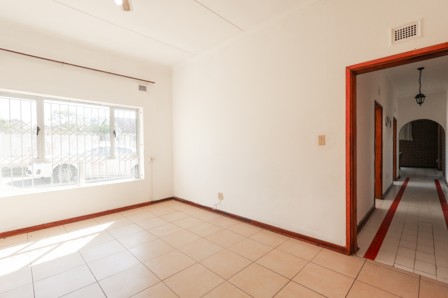 9 Bedroom Property for Sale in Park Rynie KwaZulu-Natal