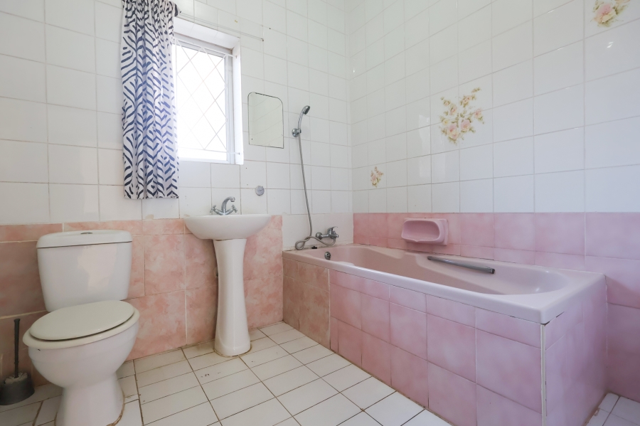 9 Bedroom Property for Sale in Park Rynie KwaZulu-Natal