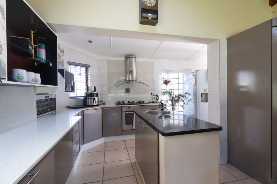 5 Bedroom Property for Sale in Athlone Park KwaZulu-Natal