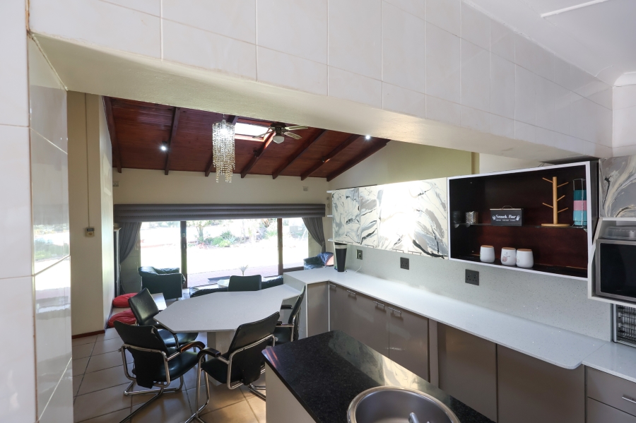 5 Bedroom Property for Sale in Athlone Park KwaZulu-Natal