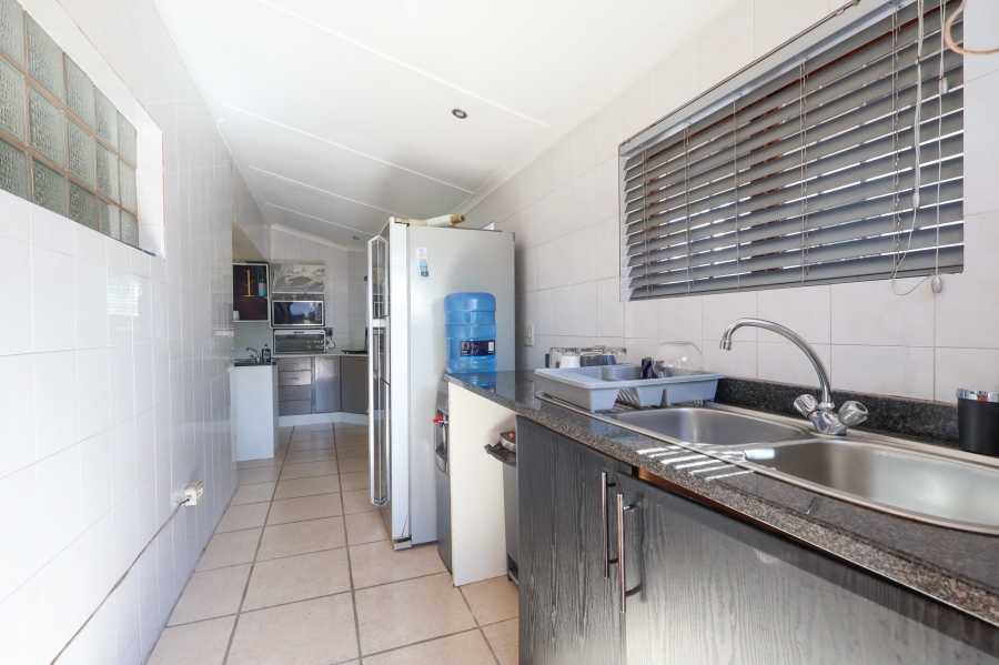 5 Bedroom Property for Sale in Athlone Park KwaZulu-Natal