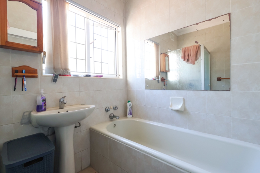 5 Bedroom Property for Sale in Athlone Park KwaZulu-Natal