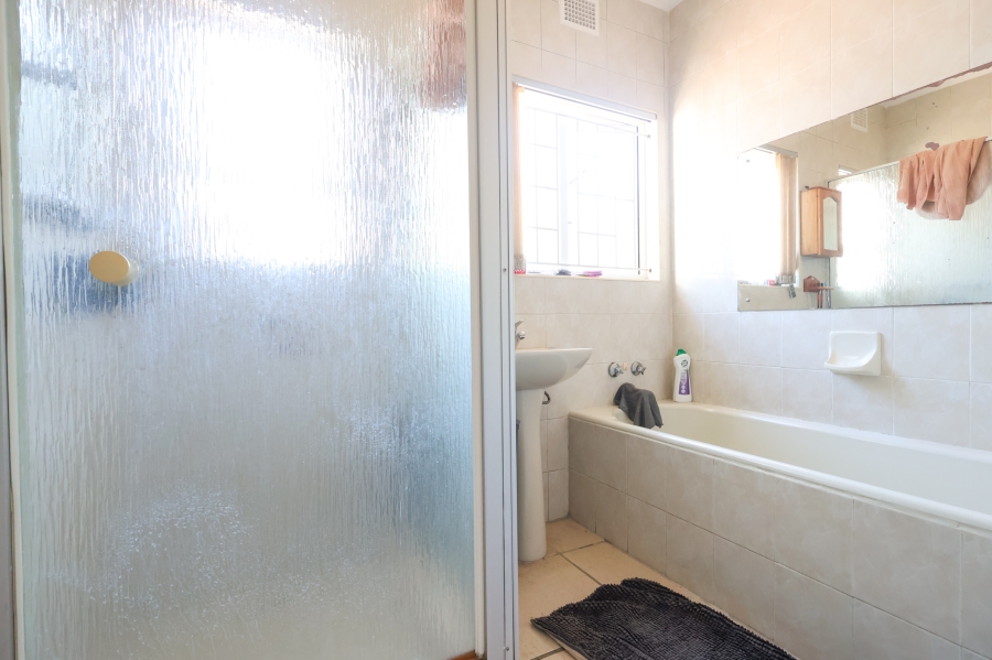 5 Bedroom Property for Sale in Athlone Park KwaZulu-Natal