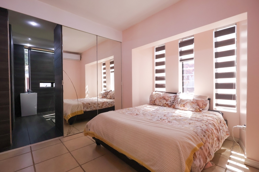 5 Bedroom Property for Sale in Athlone Park KwaZulu-Natal